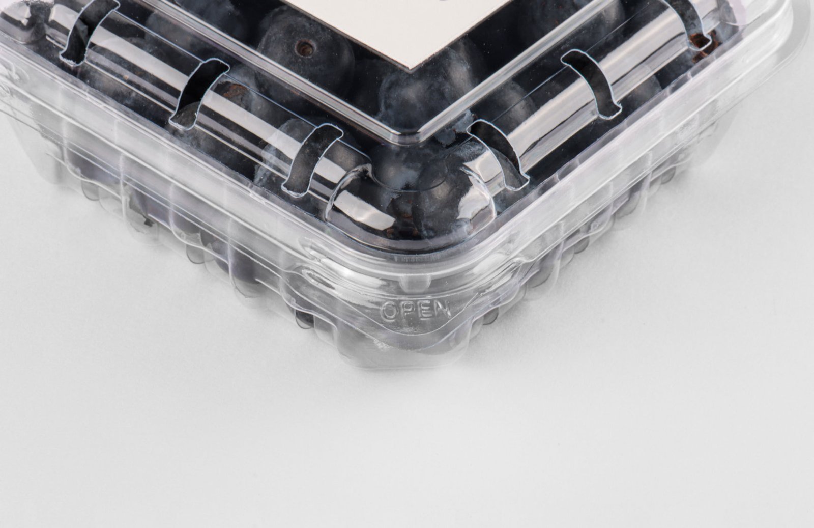 Crystal-Clear PET Containers with Smooth Snap-Lock
